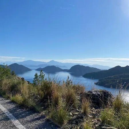 Blue Eye 5 Km From Airport منزل للإقامة