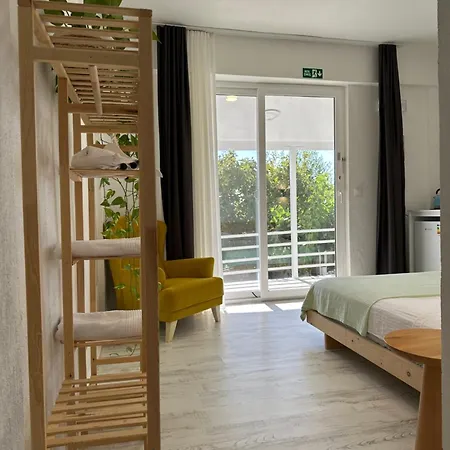 Blue Eye 5 Km From Airport منزل للإقامة