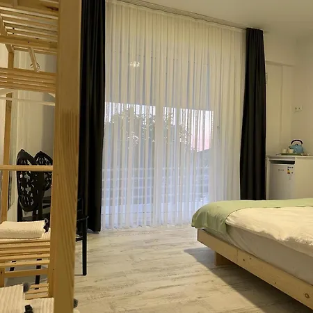 Blue Eye 5 Km From Airport *