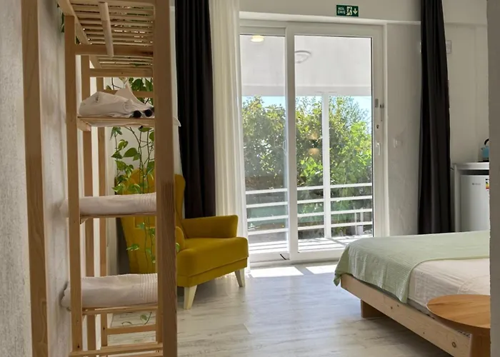 Blue Eye 5 Km From Airport 홈스테이